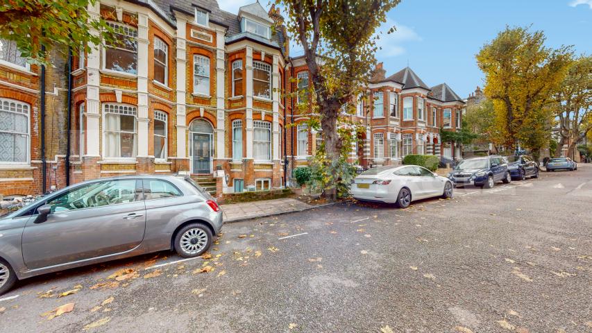 Recently refurbished Studio located on a tree lined street in Highbury Northolme Road, Highbury